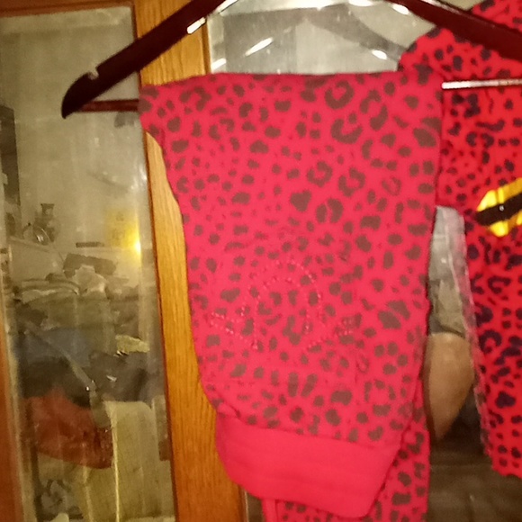 Track suits - Picture 2 of 3